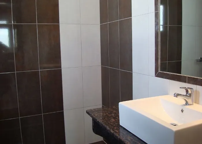 Elena & 3* 奥诺斯