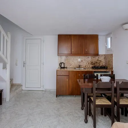 Aparthotel Elena & 3*