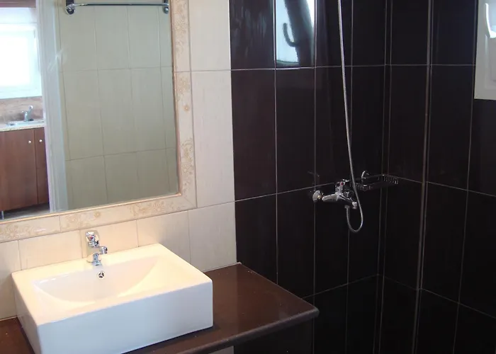 艾琳娜一室公寓及套房酒店 3*