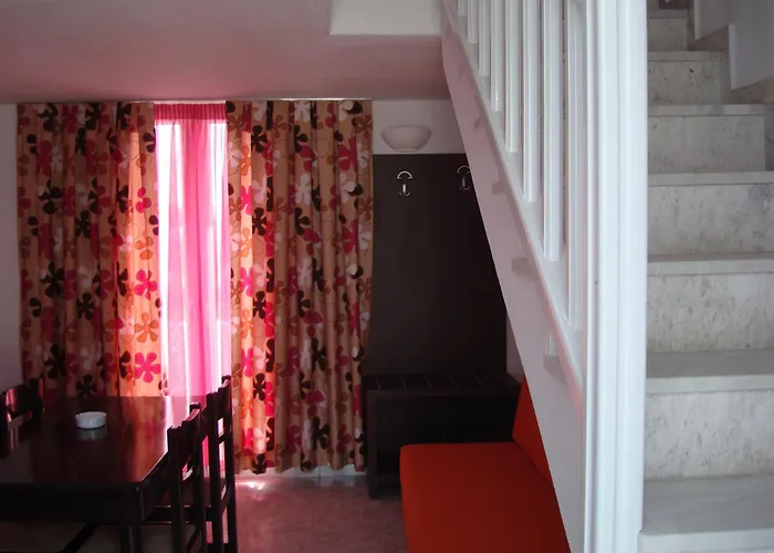 艾琳娜一室公寓及套房酒店