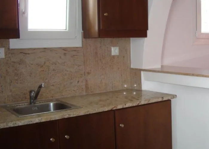 艾琳娜一室公寓及套房酒店