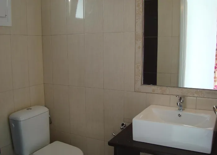 艾琳娜一室公寓及套房酒店 3* 奥诺斯