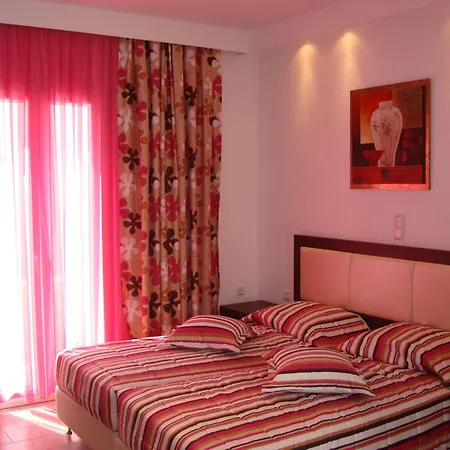 Apartmanhotel Elena & 4*