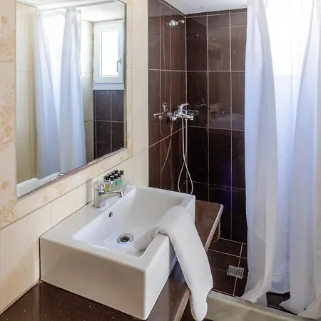 Ξενοδοχείο με διαμερίσματα Elena & Ορνός