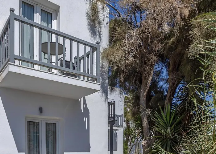 Elena & 3* أورنوس