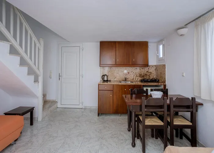 Apartmanhotel Elena & 3*